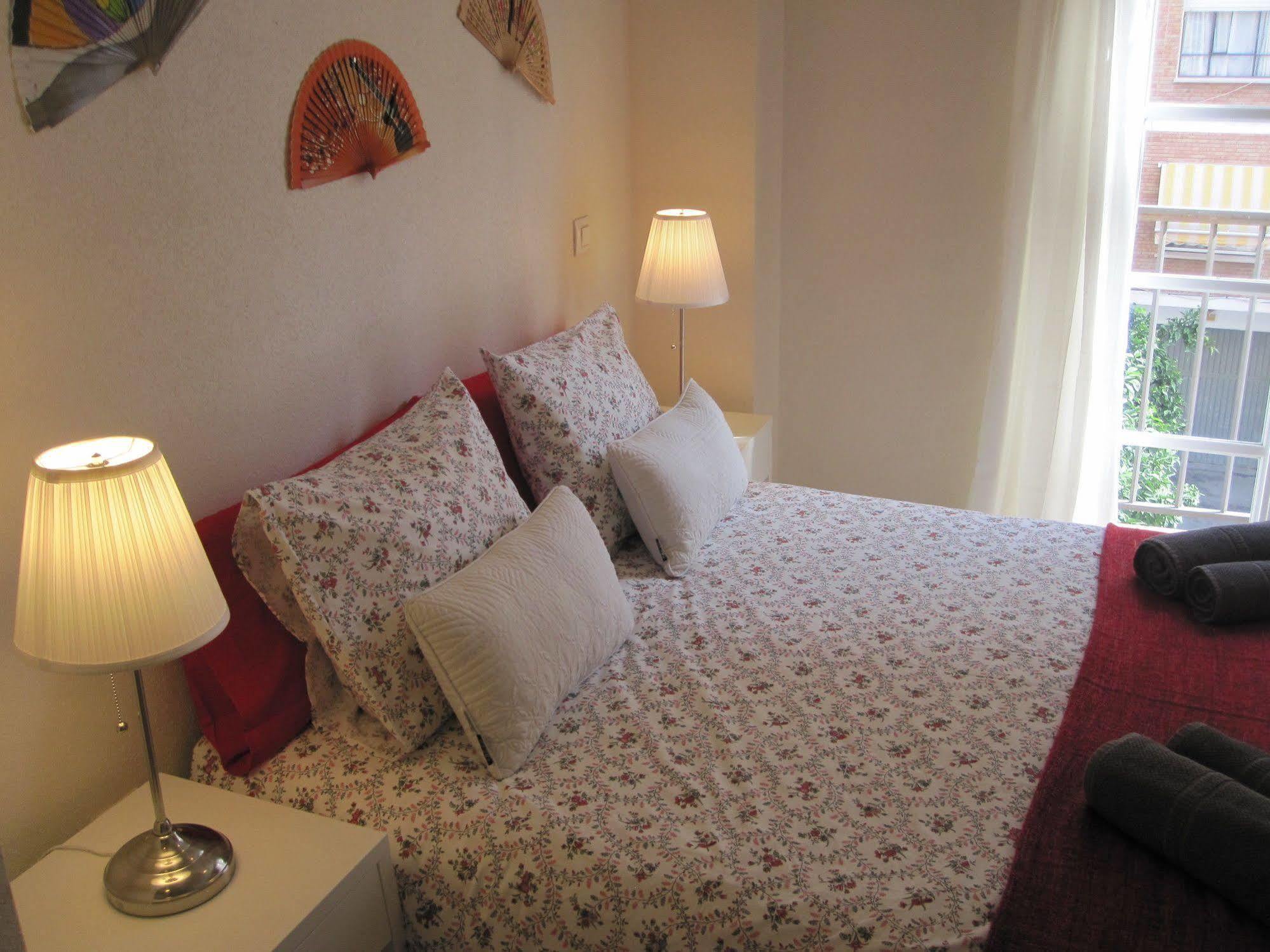 Fan Flat Mariscal Apartment Malaga Bagian luar foto