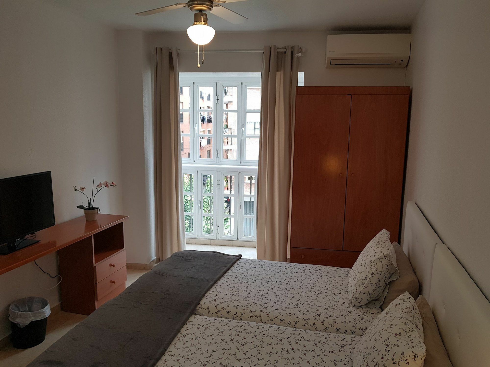 Fan Flat Mariscal Apartment Malaga Bagian luar foto